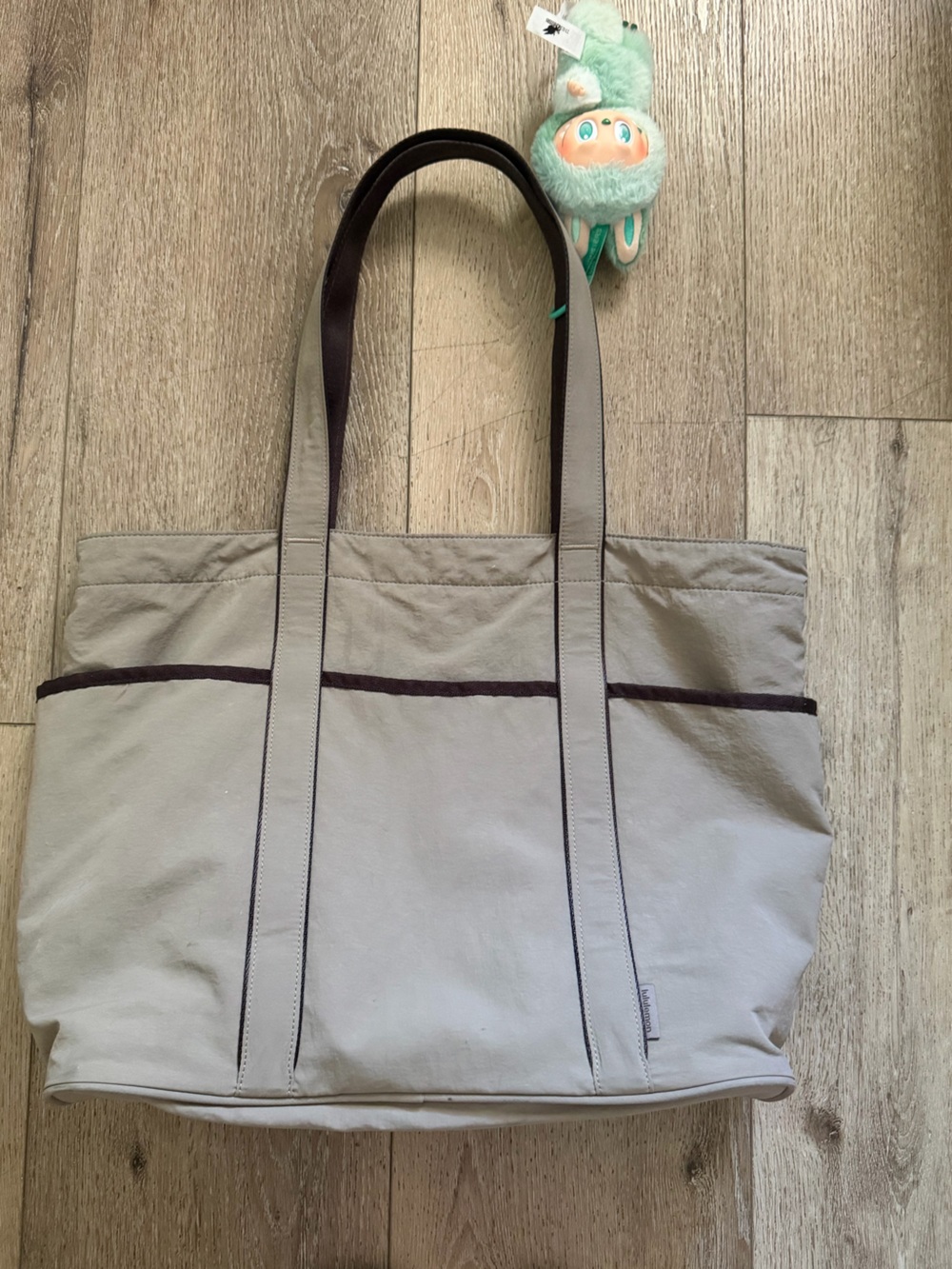 Lululemon 20L Ash Gray Tote with Front Pocket - Picture 5 of 6